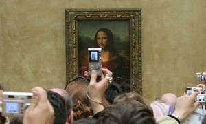 Mona-Lisa-at-the-Louvre-w-008